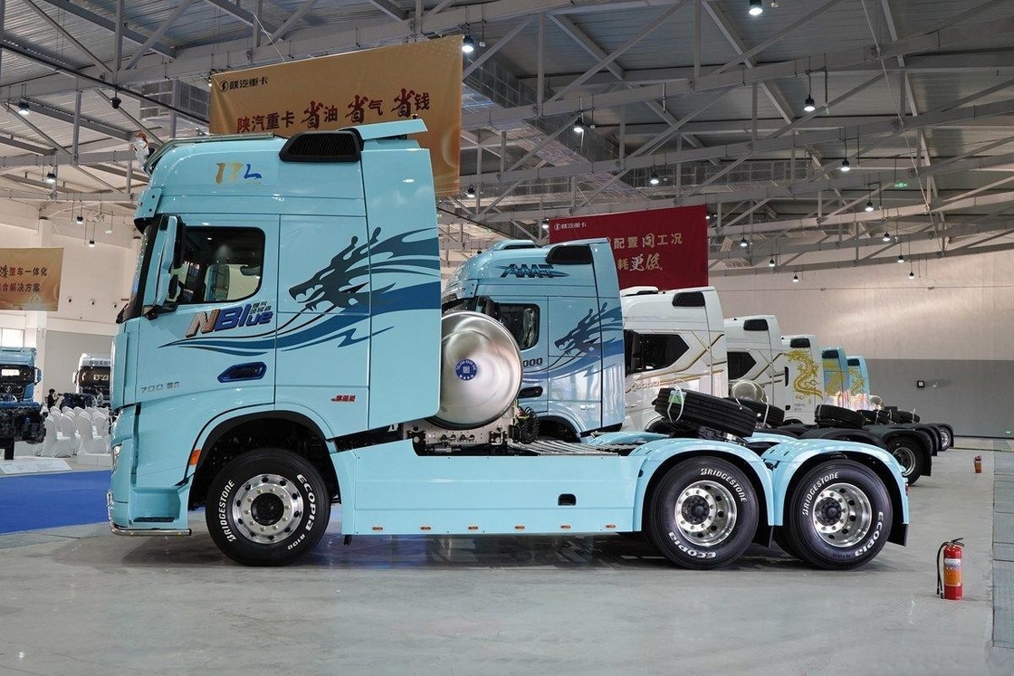 Shacman X6000 Traktor Lkw Diesel 700 PS 6X4 LNG AMT Hochdach Einzelreihe und halbe Sitze