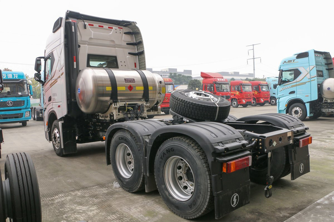 Shacman Traktor LKW X5000S Einreihe Halbsitz 560 PS 12-Gang 6X4 LNG Traktor