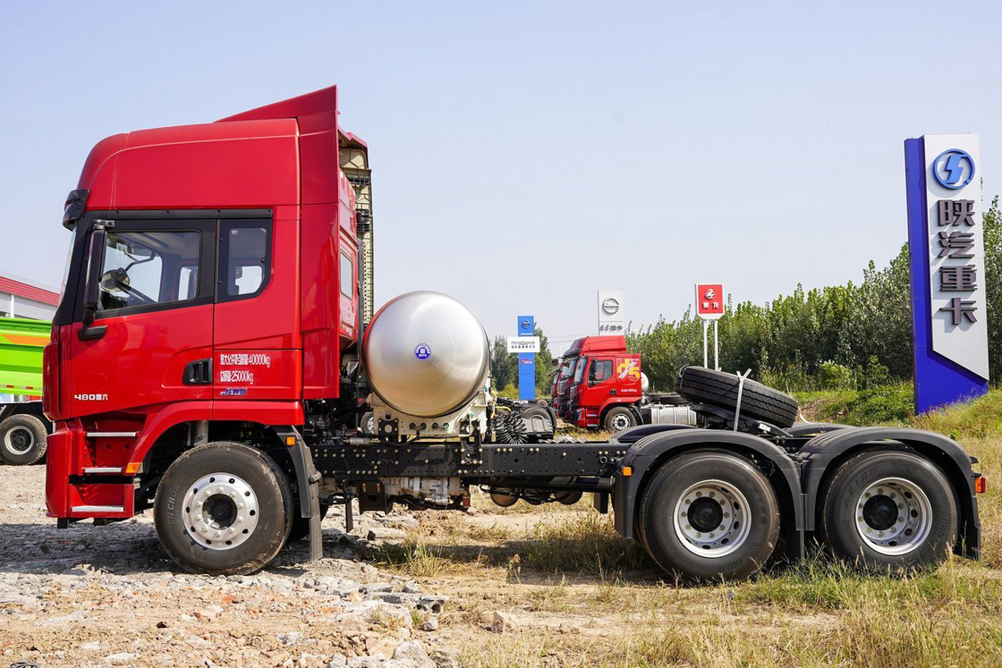 Shacman Traktorfahrzeug Euro 6 Hintere Doppelachse Hintere Achträder 480 PS 6X4 LNG Airbag Sitz