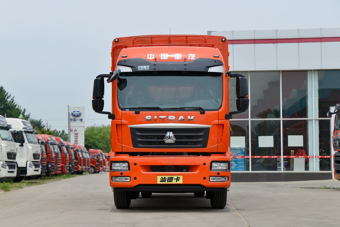 Orange-Körper AMT Hochdachluftdeflector Diesel 8 Geschwindigkeiten 250 PS 6,8 m Sitrak Zaun Truck