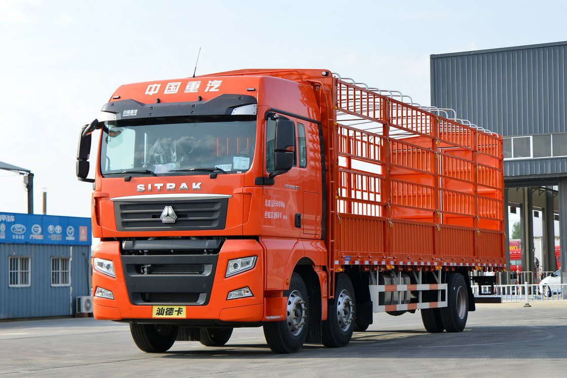 Sinotruk G5 Modell 250 PS 4X2 6,8 m AMT 8-Gang-Deflektor und Strömungsplatte SITRAK Zaun Truck