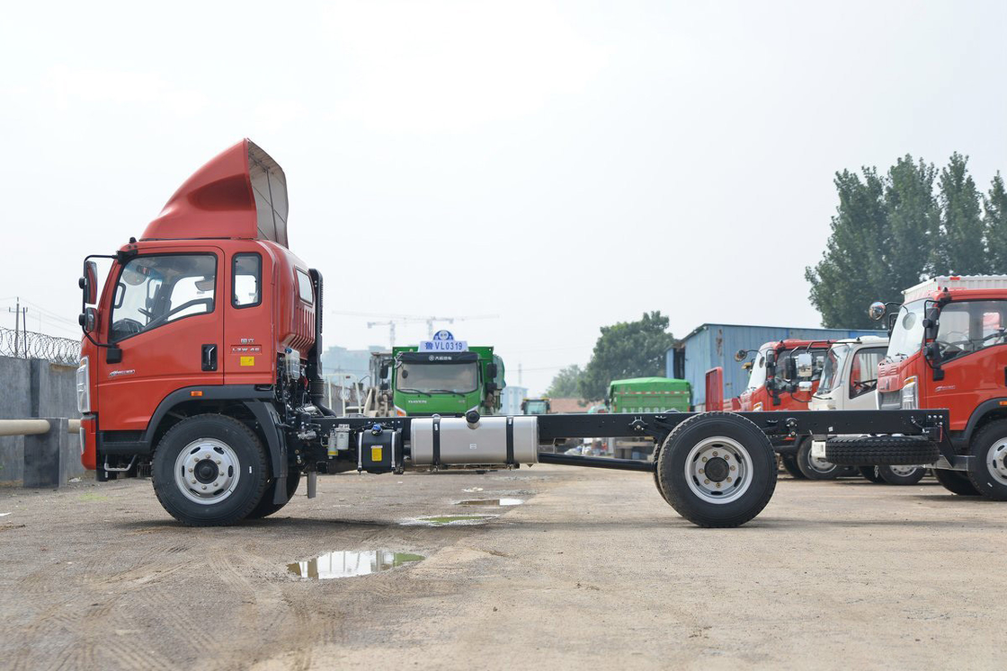 Sinotruk Hochdachdeflector 190 PS Howo Truck Chassis kann mit 5,75m Zaun Truck installiert werden