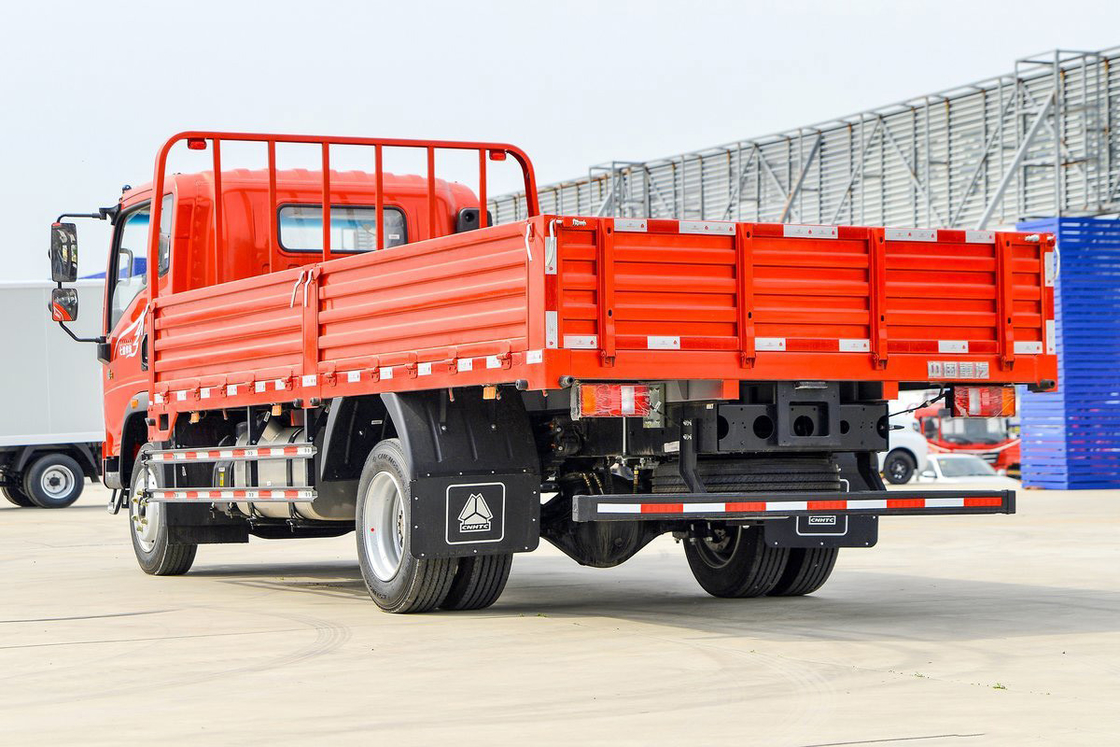 Sinotruk HOWO Lkw Titan-H-Serie Diesel 8-Geschwindigkeit 170 PS 5,2 Meter halbseitige Ladekiste