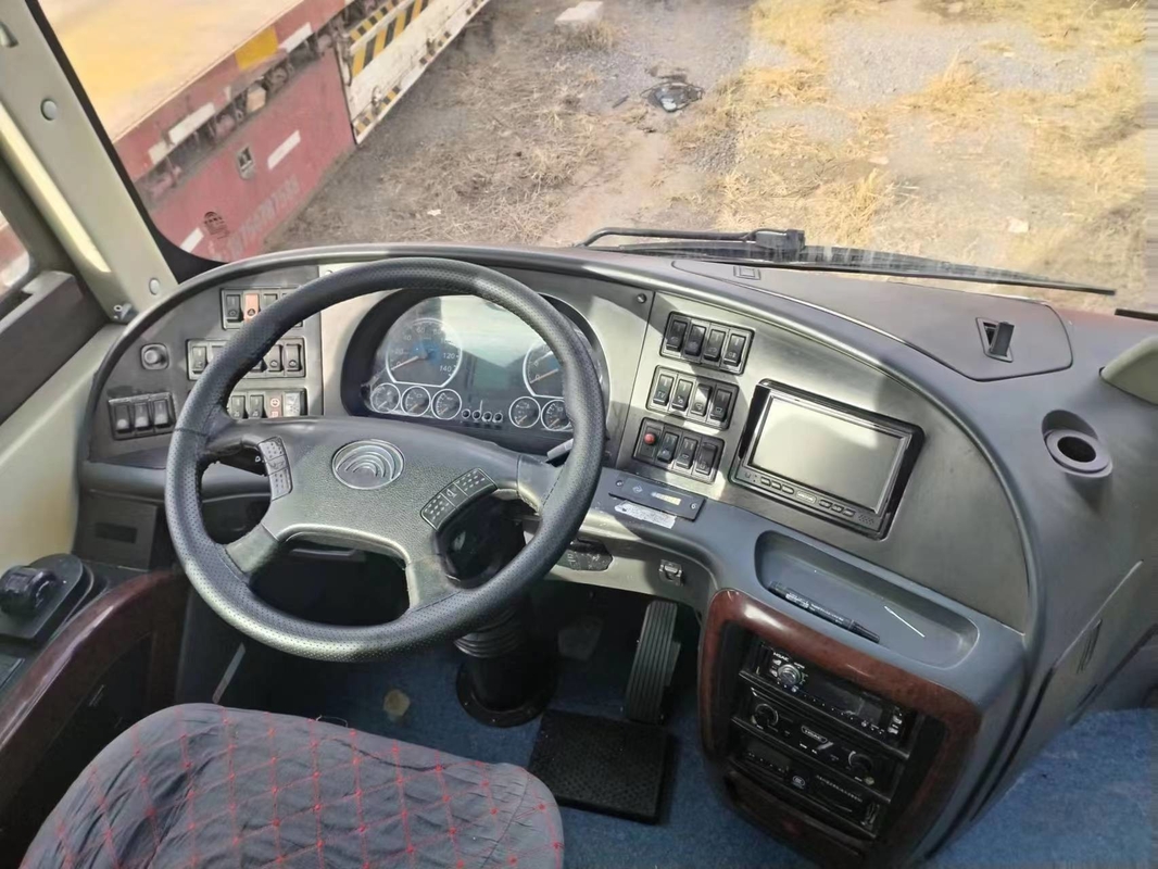 39 Sitzplätze YUTONG Bus ZK6888 Gebraucht Dieselbus Zweithandsautobahn Euro III Emissionsgepäckregal