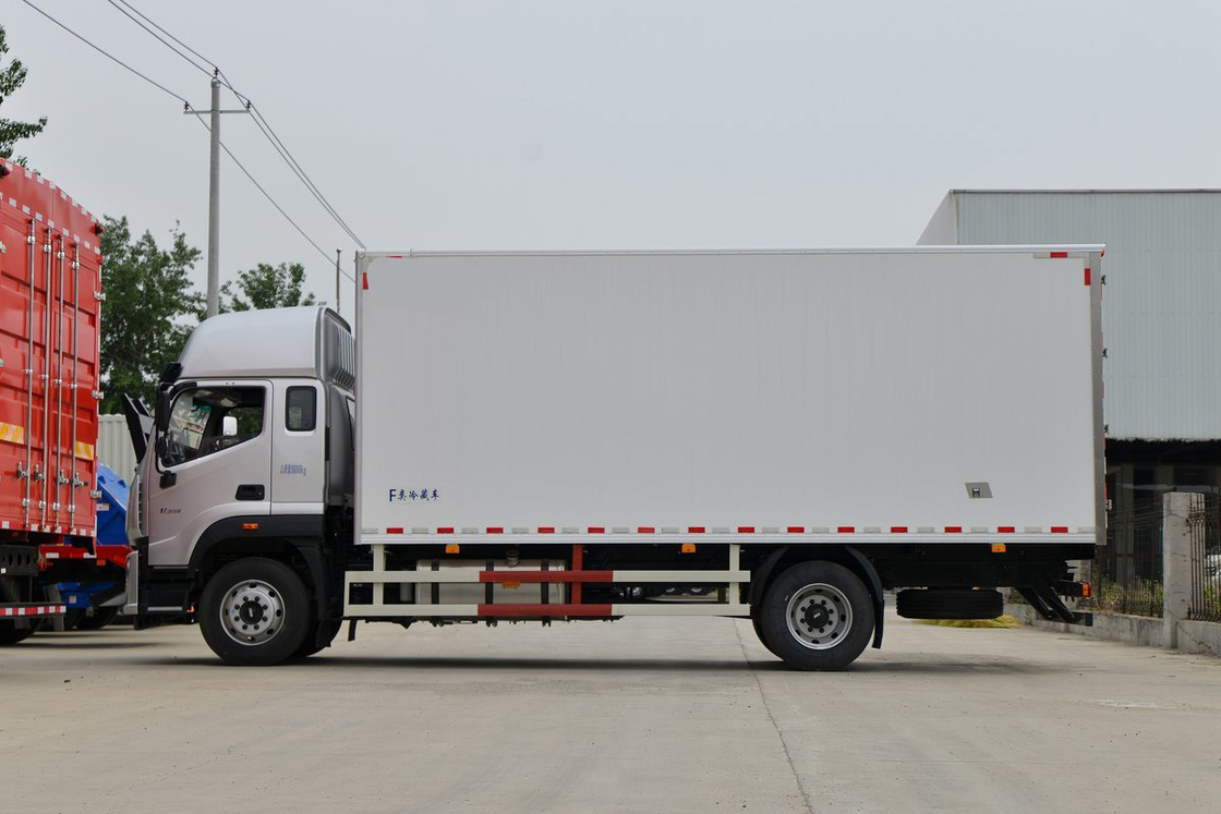 Foton BJ5186 245HP 4X2 Einfachachse 6,6m Doppeltürer Weißfrachtwagen