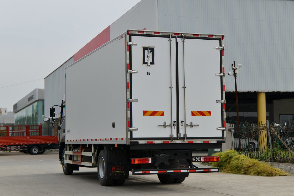 Foton BJ5186 245HP 4X2 Einfachachse 6,6m Doppeltürer Weißfrachtwagen