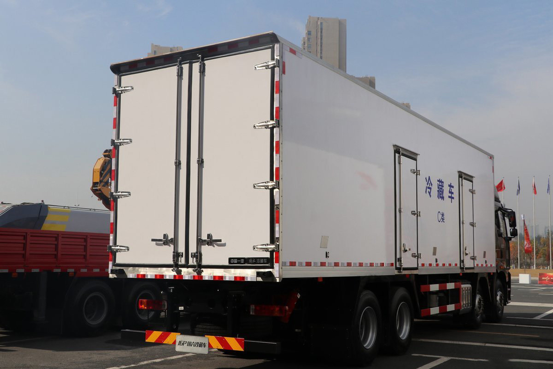 FAW Jiefang CA5320 J6P Schwerlastwagen Kühllastwagen Diesel 12 Gänge 420 PS 8X4 9,2m Ladekiste Drei Türen