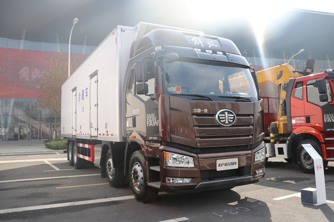 FAW Jiefang CA5320 J6P Schwerlastwagen Kühllastwagen Diesel 12 Gänge 420 PS 8X4 9,2m Ladekiste Drei Türen
