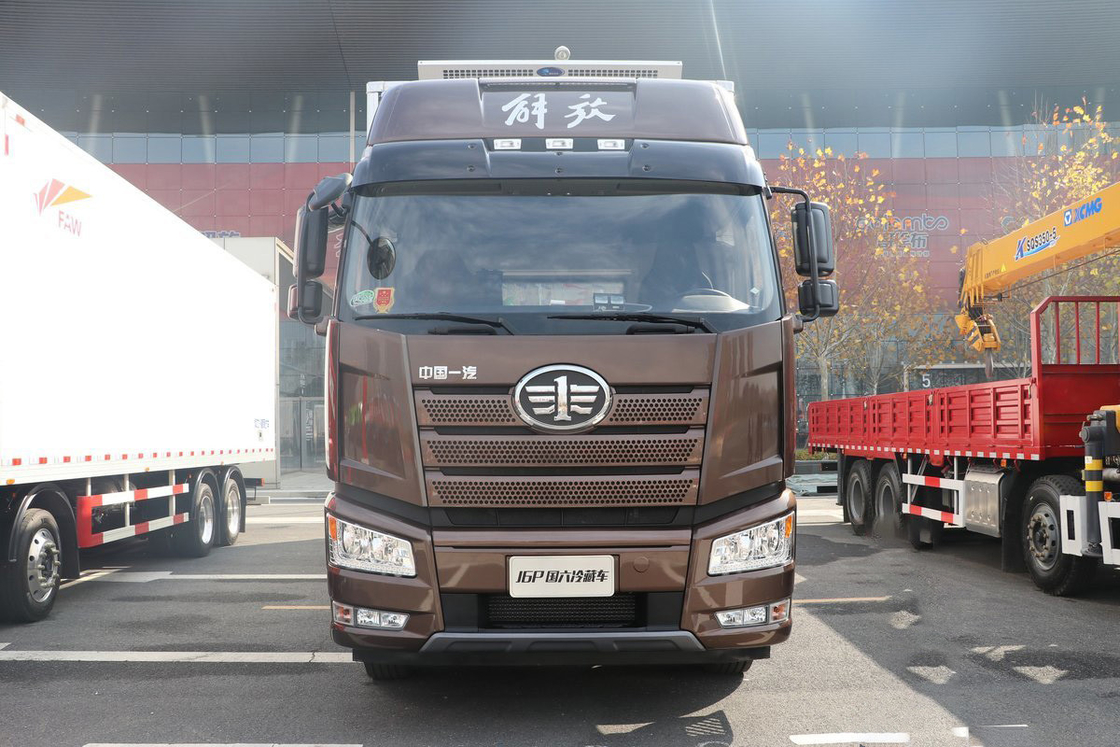 FAW Jiefang CA5320 J6P Schwerlastwagen Kühllastwagen Diesel 12 Gänge 420 PS 8X4 9,2m Ladekiste Drei Türen