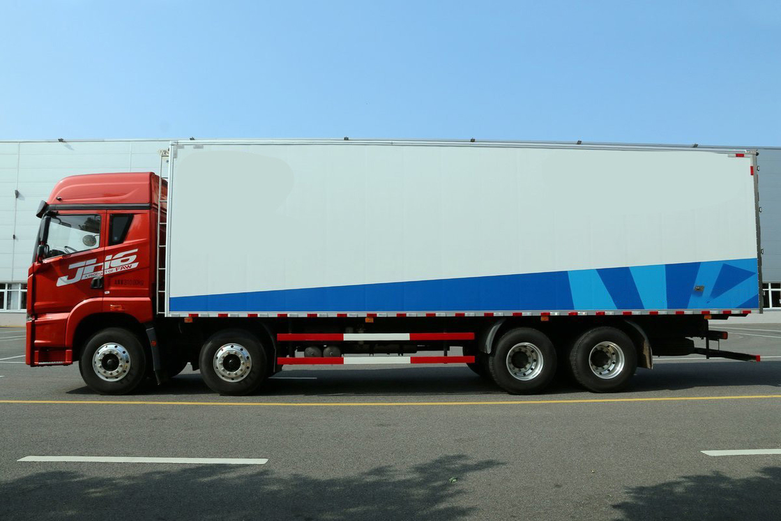 Qingdao Jiefang CA5310 JH6 Diesel 12 Gang 400 PS 8X4 Hochdachdeflector 9,4 m Kühlfahrzeug
