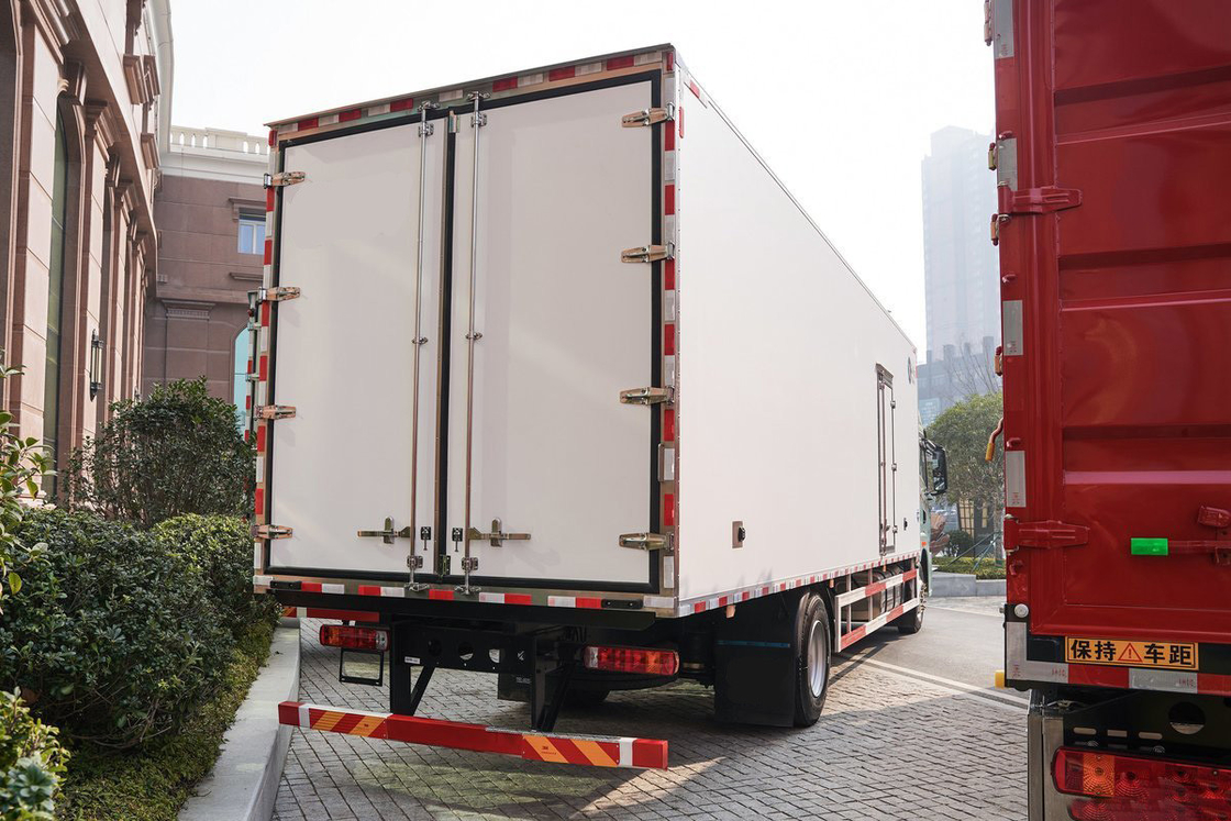 Qingdao Jiefang CA5181 JH6 Halbreihen Sitze Diesel 10-Geschwindigkeit 350 PS 4X2 9,7 m AMT Automatischer Kühlfahrzeug