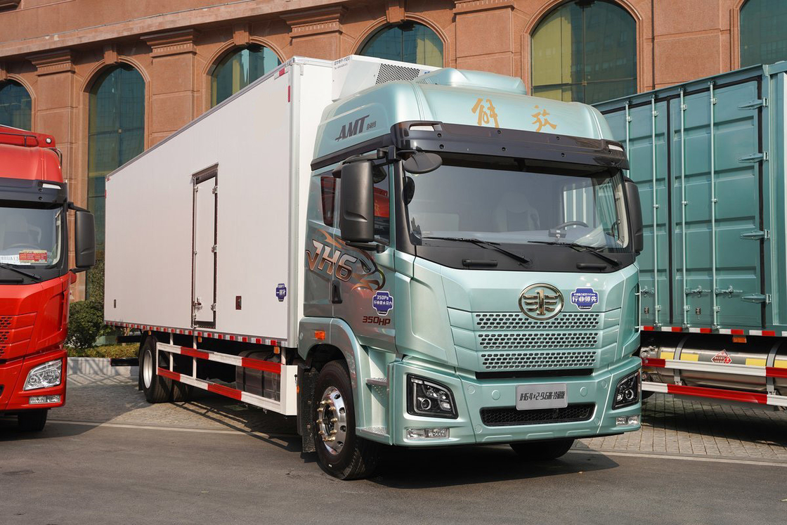Qingdao Jiefang CA5181 JH6 Halbreihen Sitze Diesel 10-Geschwindigkeit 350 PS 4X2 9,7 m AMT Automatischer Kühlfahrzeug
