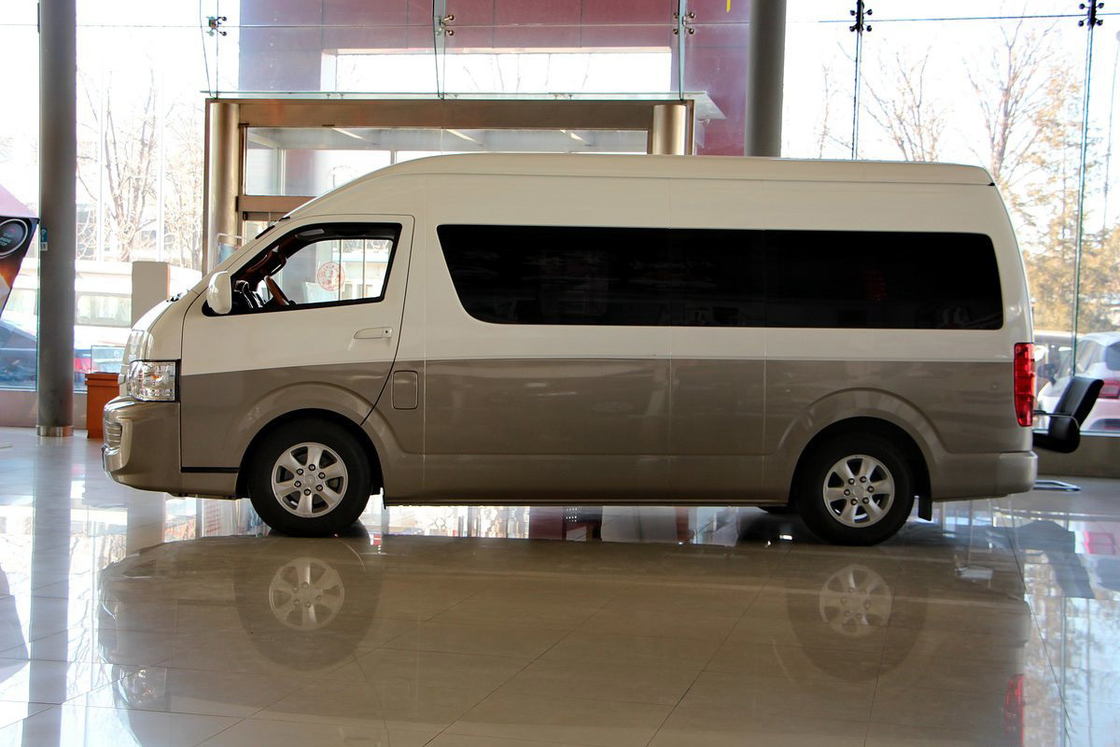 Gebrauchtes Jinbei Hiace L 2020 Luxus Benzin RWD Manuell 5-Gang 139 PS 2.4L 14-Sitzer Nutzfahrzeug