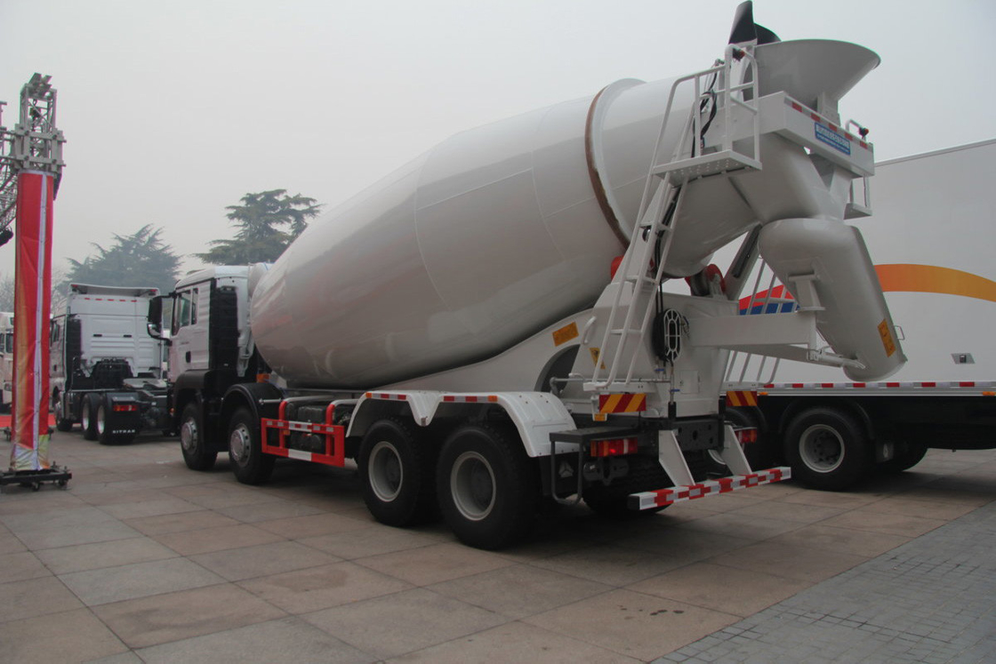 Sinotruk SITRAK C7H Schwerlastwagen Diesel 16-Geschwindigkeiten 400 PS 8X4 6,5 m3 Betonmischwagen