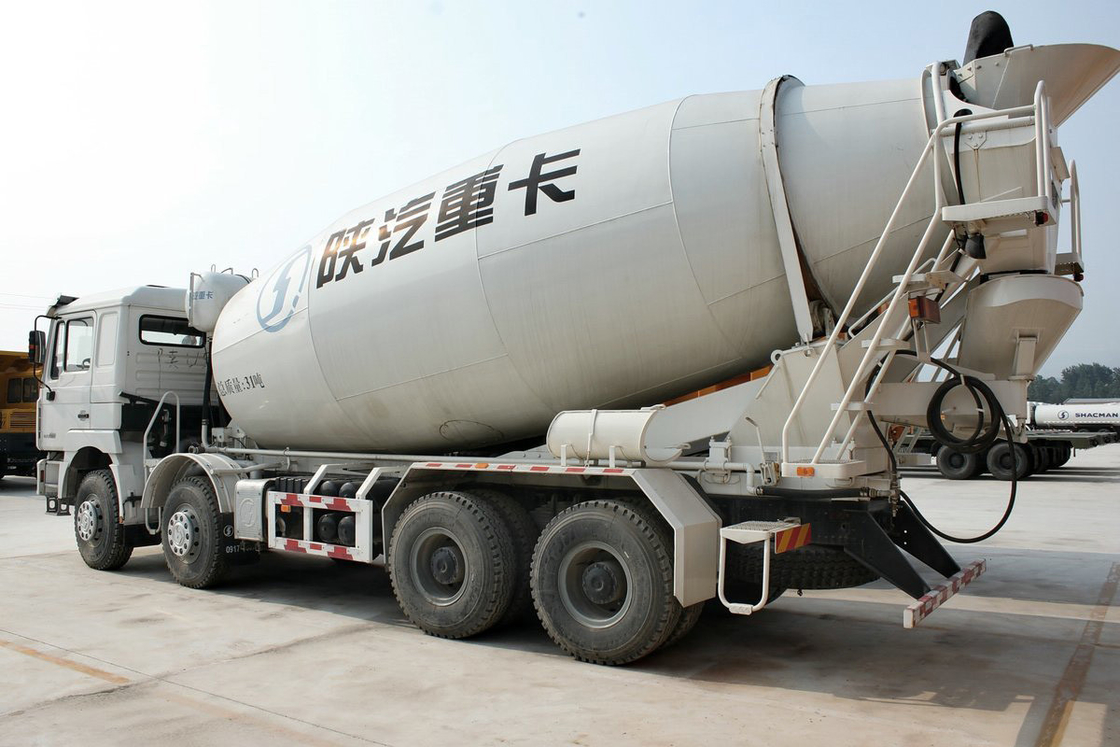 Shaanxi Automobile Heavy Truck Delong F3000 375HP 8X4 Hydraulischer Hauptsitz Betonmischer