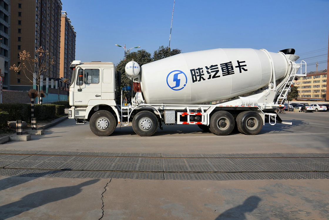 Shaanxi Automobile Heavy Truck Delong F3000 375HP 8X4 Hydraulischer Hauptsitz Betonmischer