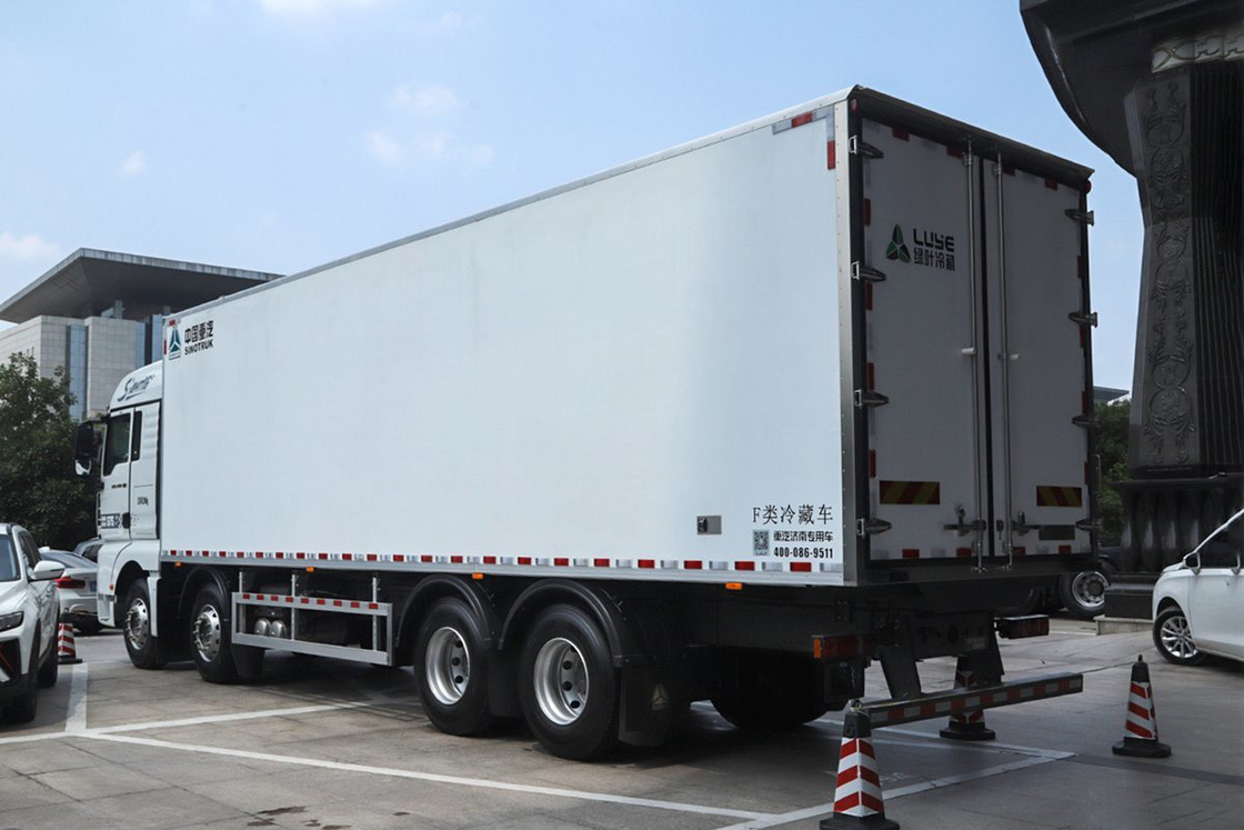 SITRAK ZZ5326 G7S Diesel 16-Geschwindigkeit 490 PS 8X4 9,45 m AMT Automatischer Sinotruk Kühlfahrzeug