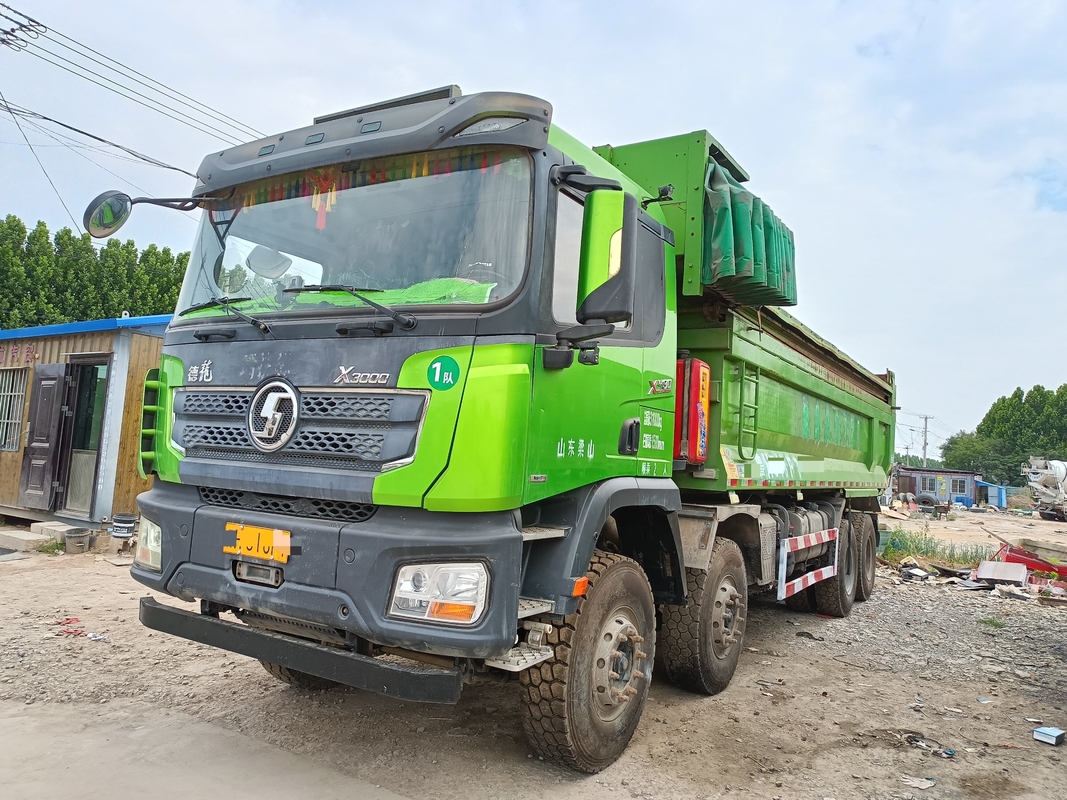 8x4 Tipper Truck Shacman Dump Truck zum Verkauf 2021 Jahr 30-50 Tonnen Felsen Sand Transport