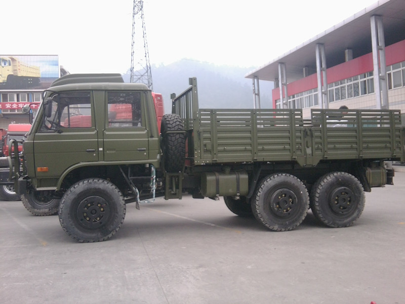 20 Tonnen schwerer Lastwagen 6*6 Olivengrün Dongfeng Tianjin Flatbed Truck Cummins Motor
