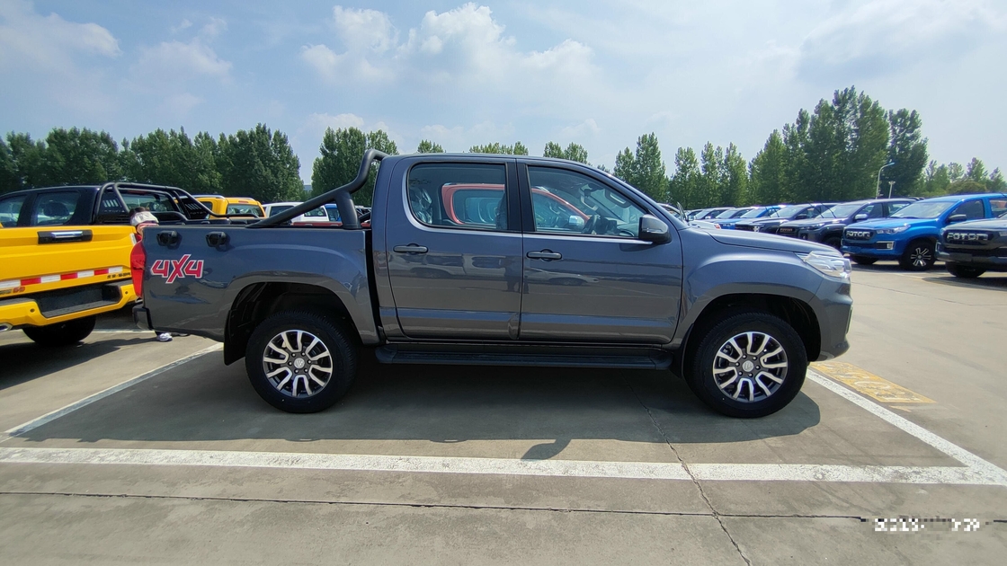 Neuer Pickup 4x4 Chinesische Marke Foton 6 Farben Links- und Rechteinsatz Dieselmotor Handbuch