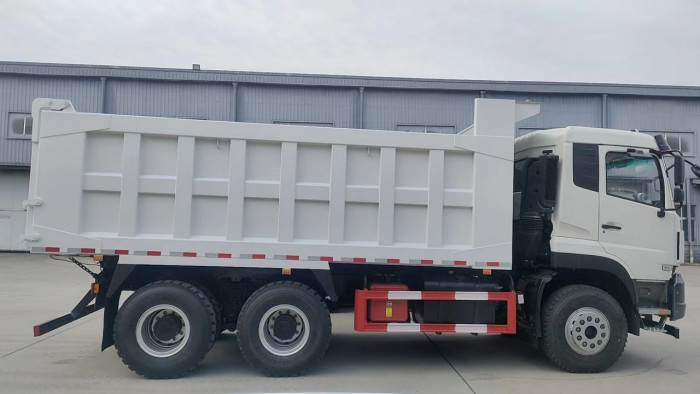 6x4 Ladewagen 20-40 Tonnen Dongfeng 10 Reifen Linkssteuerung Kabine mit Schlafraum
