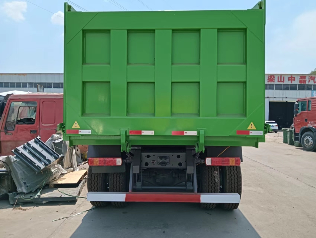 Gebrauchtes Schleppfahrzeug in Simbabwe Sinotruk Howo Leaf Spring 30CBM Box Rechte Handlauf