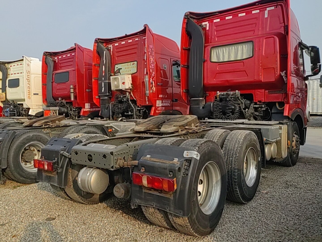 Howo Traktor Lkw Hochdach Kabine Howo T7H Pferdekopf Schleppfahrzeug 50 Tonnen Weichai 440 PS leistungsstarker Motor