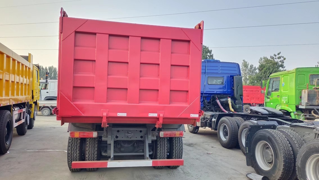 Howo Dump Truck Gebraucht eine und eine halbe Reihe Kabine Sinotruk Tipper 20cbm Box 380hp Euro 2 Emission