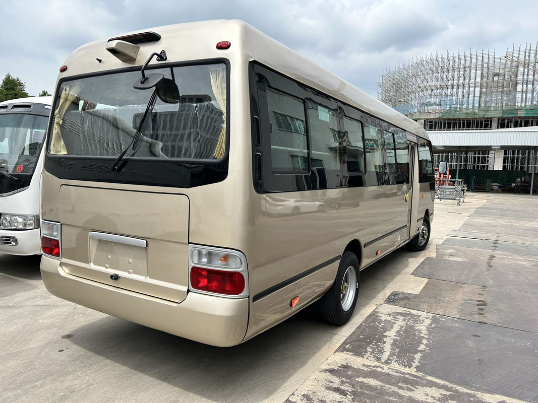 China Minibus 30 Sitzplätze Cummins Motor Diesel A/C Neue LHD Euro 2 Emissionsnutzung In Ghana