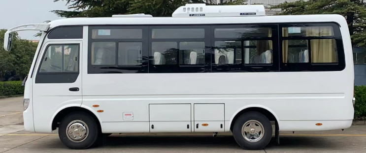 Coaster Mini Bus Yuchai Motor Mudan MD6668 25 Sitzplätze 2 + 2 Sitzplätze Layout Neue Klimaanlage