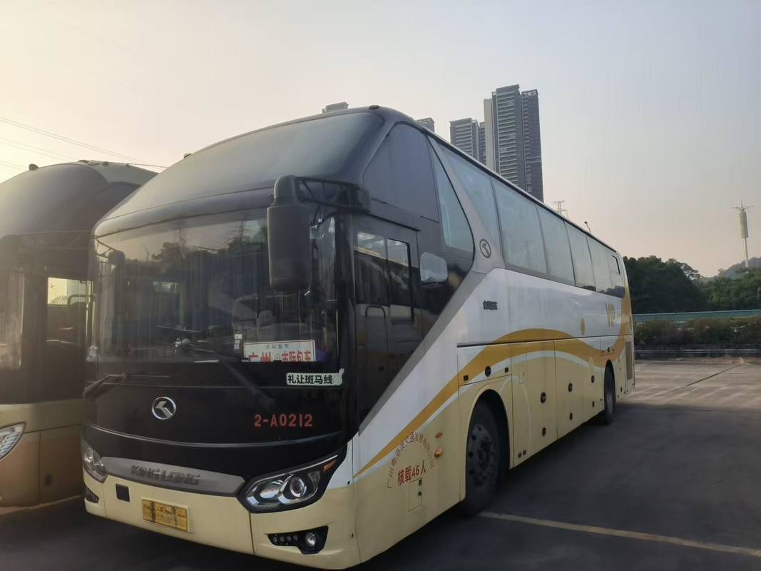Gebrauchte Busse zum Verkauf 46 Sitzplätze VIP Langstreckenpassagierverkehr 2 Türen Diesel 330 PS