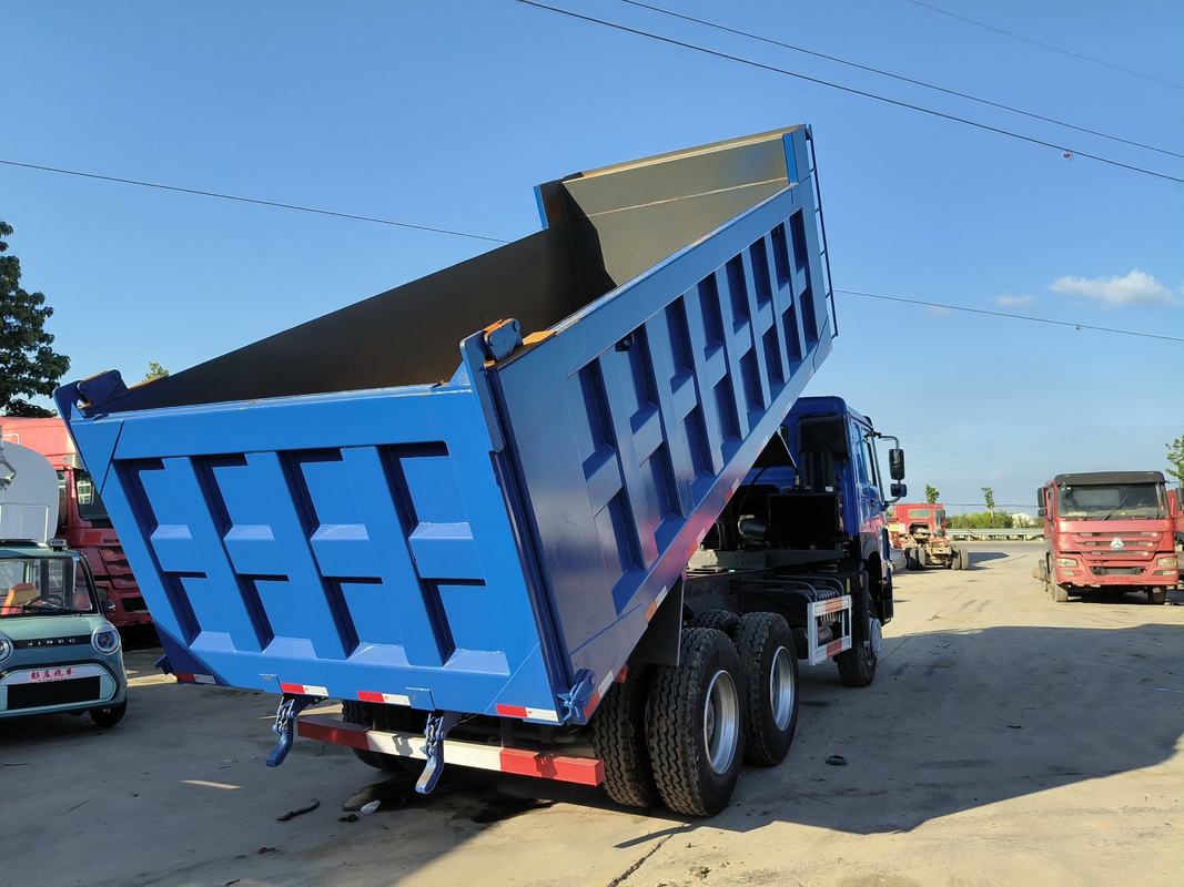 Einfacher Traktor Tipper 420 PS Sinotruk Howo 6*4 Antriebsmodus Blattfeder Sands Transport LHD