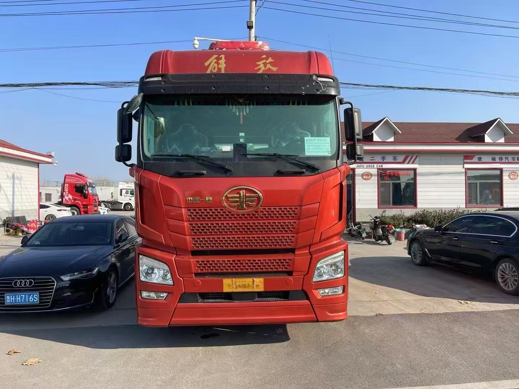 Gebrauchtes Traktorkopf mit ABS Jiefang Traktorkopf JH6 2021 Jahr 6*4 Fahrmodus AT Weichai550 PS