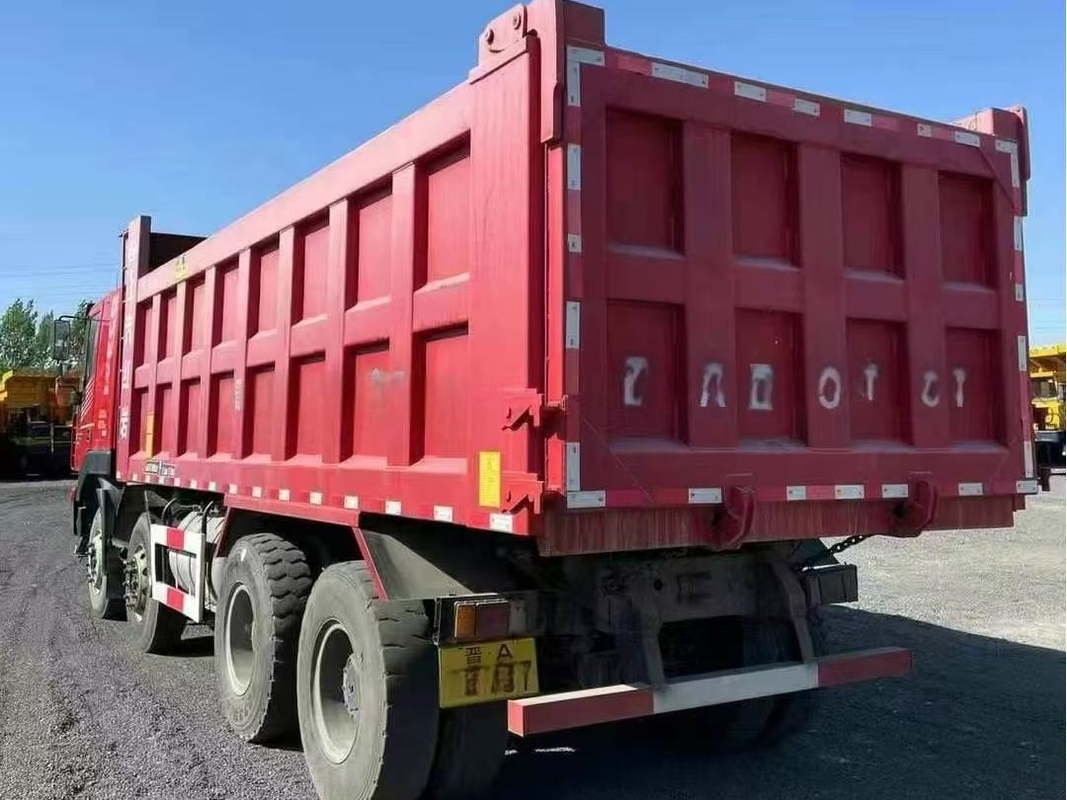 China Gebrauchtwagen Schwerer SAIC Hongyan Dump Truck 8×4 Iveco Truck Technologie Linkslenker 390 PS