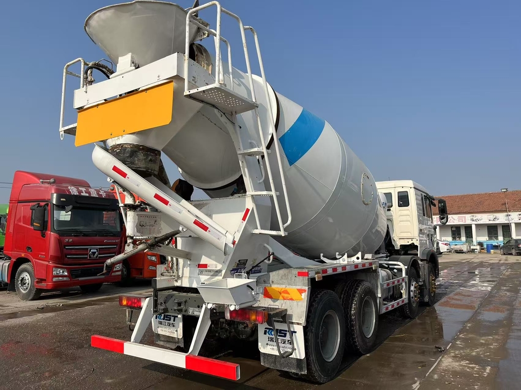 Konstruktion von Betonmischer-Lkw 2022 Jahr Howo TX Chassis 12cbm Tanker Kapazität 8*4 Weichai 340 PS