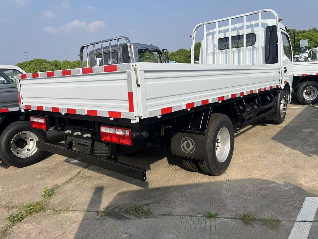 5 Tonnen Lastwagen Dongfeng Kapitän Kleiner Lastwagen Flatbed Rechtslenker Yuchai Motor 3308 Radstand
