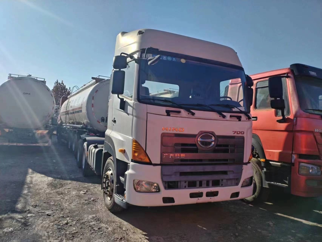 Gebrauchtes Traktorkopf für Afrika Hino 700 Leaf Spring Hochdachkabine 6*4 Schwerlastlastwagen Langlebig