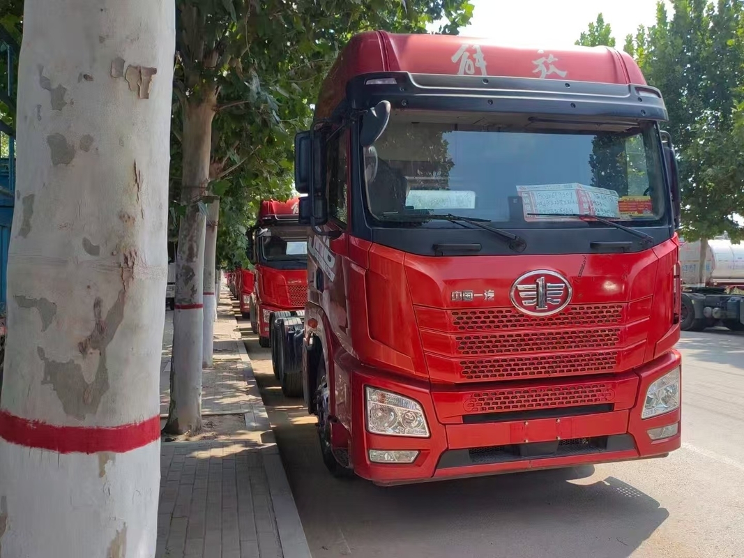 Gebrauchtes Traktor-Lkw-Kopf FAW Jiefang Anhänger-Lkw JH6 Modell Niedrige Kilometerleistung 2020 Jahr Treibstoffeffizienter Motor