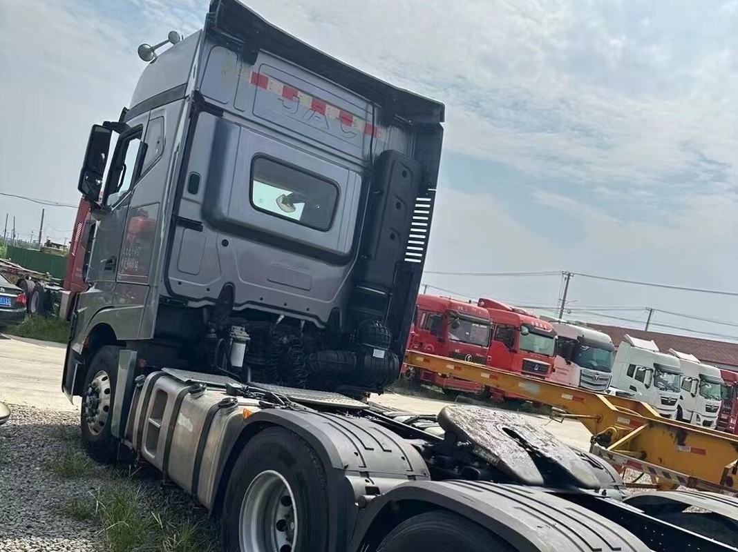 Gebrauchtes Schwerlastzugs-Traktor-Kopf-Lkw für JAC K7 Automatisches ZF-Getriebe 540 PS mit Schlafanlage 6*4