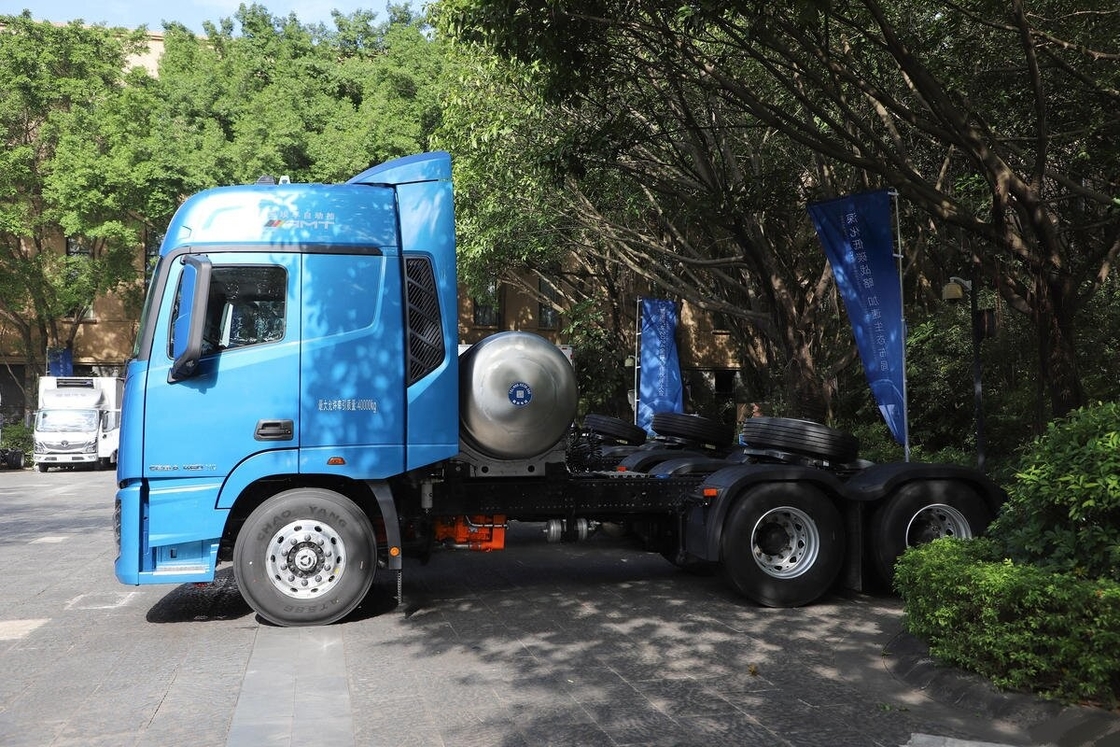 Gebrauchtes, günstiges Traktorkopf Foton Horse 6*4 Antriebsmodus 460 PS Cummins Motor LNG Hochdachkabine mit Schläfer