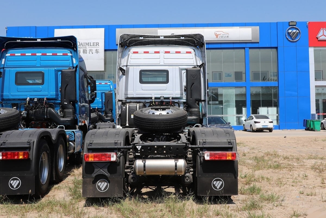 Gebrauchtes Traktorkopf Commins-Motor 6x4 Traktor-Einheit Foton Auman Silber Euro 6 Emission Fernverkehr