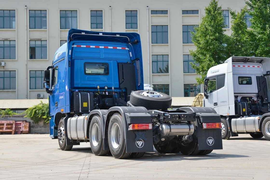 Gebrauchtes Traktorkopf Hohe Pferdestärke Foton Auman Commins Motor Blau Hochdach Cab Schläfer