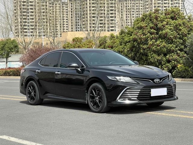 Gebrauchte Toyota Camry Limousine in gutem Zustand geringe Kilometerleistung 2021 Jahr LUX Version 45000km Kilometerleistung