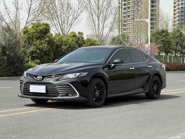 Gebrauchte Toyota Camry Limousine in gutem Zustand geringe Kilometerleistung 2021 Jahr LUX Version 45000km Kilometerleistung