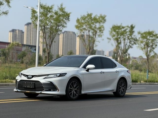 Gebrauchter Toyota Camry 2.5L Saubere Innenausstattung Kein Unfall Weiße Farbe Baujahr 2023 99% Neu Günstig