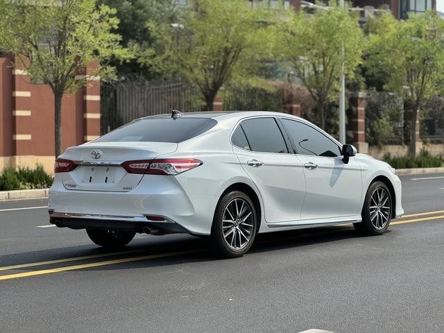 Gebrauchter Toyota Camry 2.5L Saubere Innenausstattung Kein Unfall Weiße Farbe Baujahr 2023 99% Neu Günstig