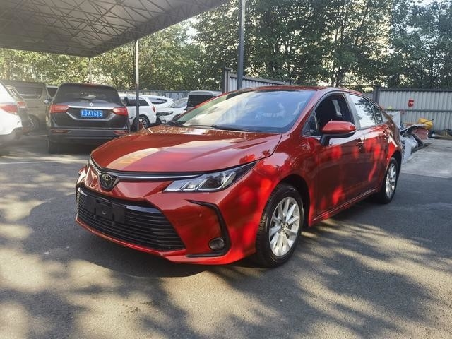Erschwingliche Gebraucht-Toyota Kraftstoffeffiziente und zuverlässige Kompaktlimousine Zuverlässige zweite Corolla Rote Farbe