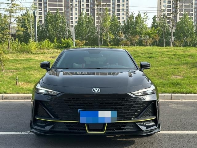 Günstiger Gebrauchtwagen Changan Uni-V 2022 1.5t zu verkaufen und Kompaktlimousine Benziner mit intelligenter Fahrversion