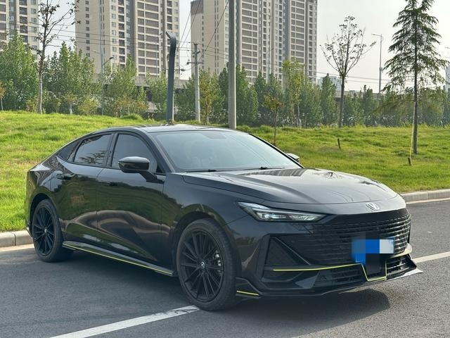 Günstiger Gebrauchtwagen Changan Uni-V 2022 1.5t zu verkaufen und Kompaktlimousine Benziner mit intelligenter Fahrversion