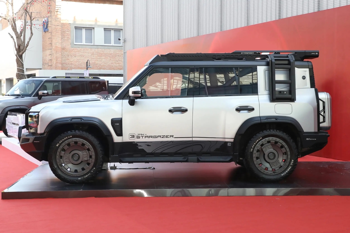 Neues Sliver Dragon Wing 2024 Jahr 4WD Benzinfahrzeug Langlebig leistungsstark Idealfahrzeug mit individueller Farbe